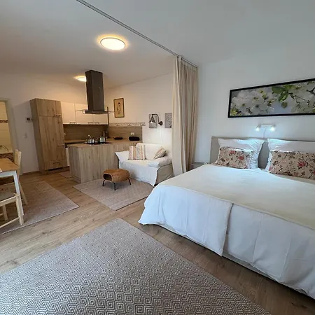 Naturgartenurlaub In Steffis 아파트 Tiefenfucha